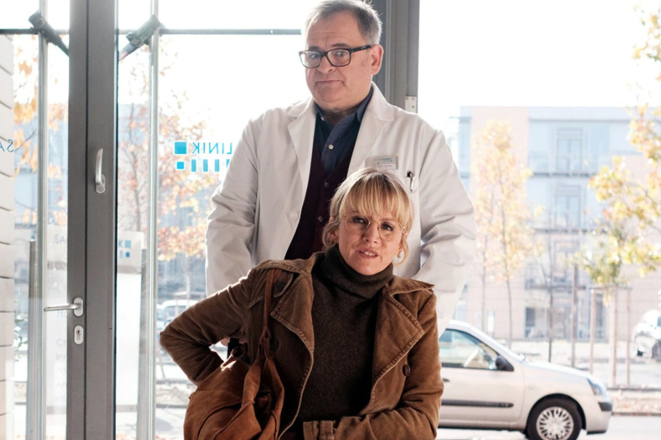 Hans-Peter Brenner trifft auf seine alte Ausbilderin Dr. Sylvia Jessel. Die Begegnung ist ihm mehr als unangenehm.