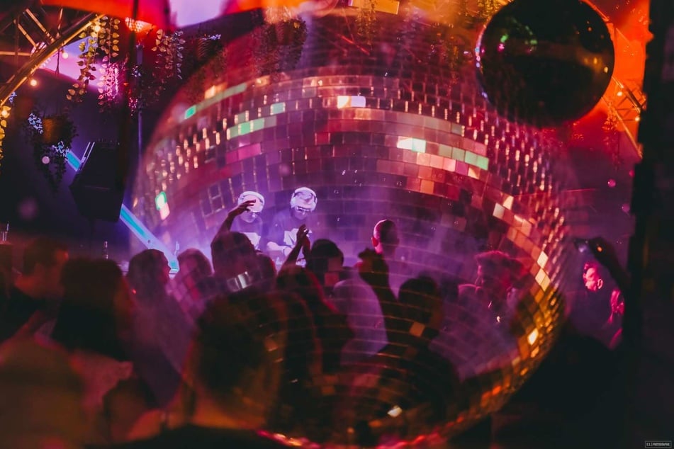 Der 29. August steht im Leipziger Sky Club ganz im Zeichen der Discokugel: Das "The Power of Disco"-Open Air holt den Sound dieser legendären Ära in die Gegenwart.