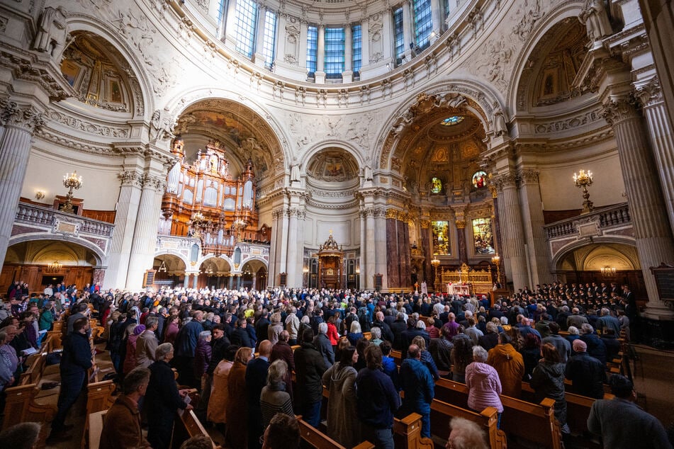 Trotz schwindender Mitgliederzahlen stieg die Zahl von Christen, die zum Gottesdienst gehen. (Symbolfoto)