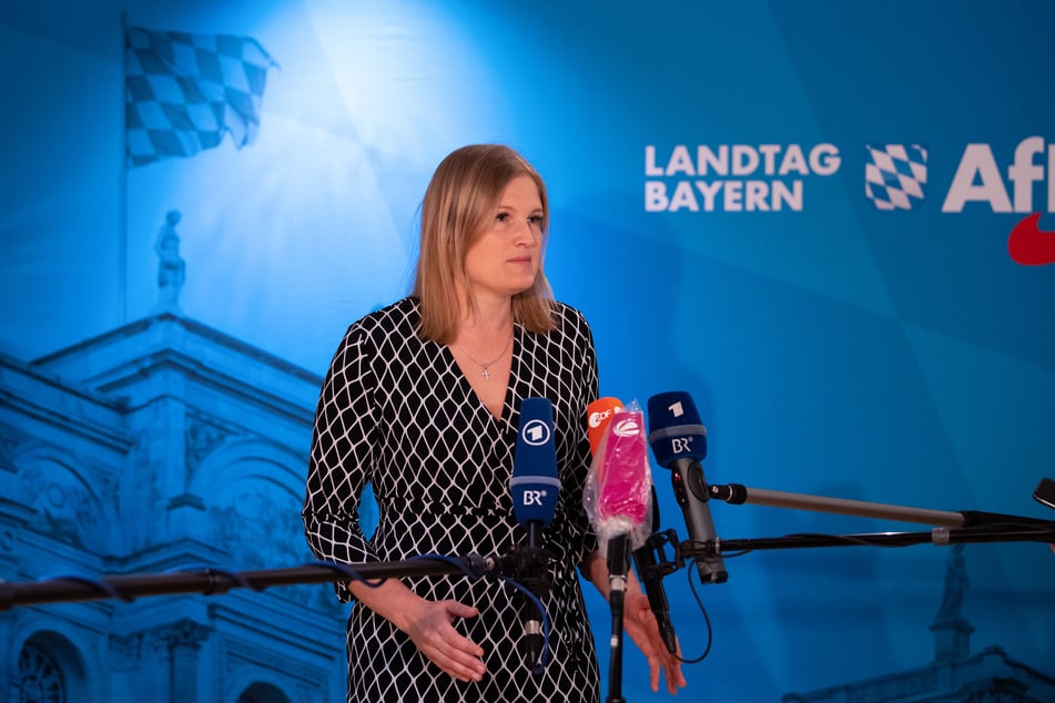 Katrin Ebner-Steiner, die Vorsitzende der AfD-Fraktion im bayerischen Landtag, nennt einige Corona-Maßnahmen "irrsinnig".
