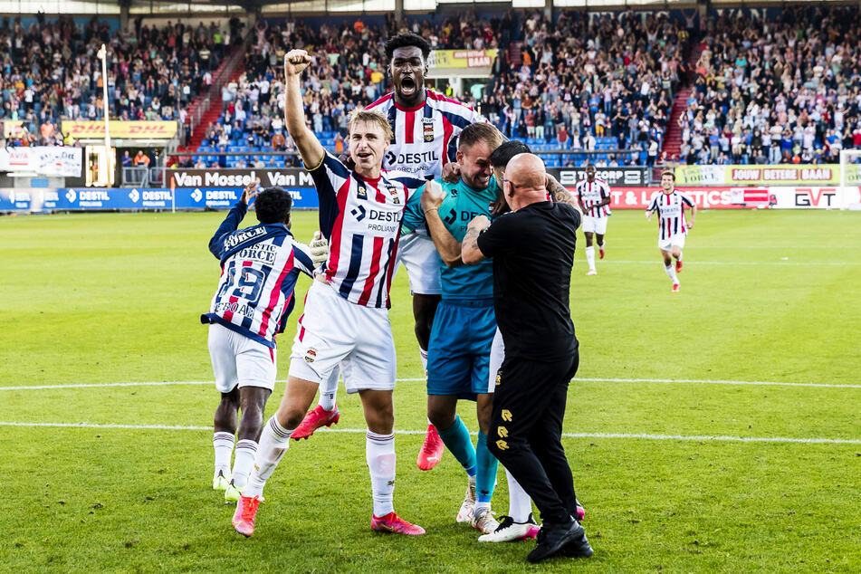 John Yeboah (21, l.), Kwasi Okyere Wriedt (27, o.) und Timo Wellenreuther (25, 3.v.r., v.) sind drei von sechs deutschen Spielern bei Willem II Tilburg.