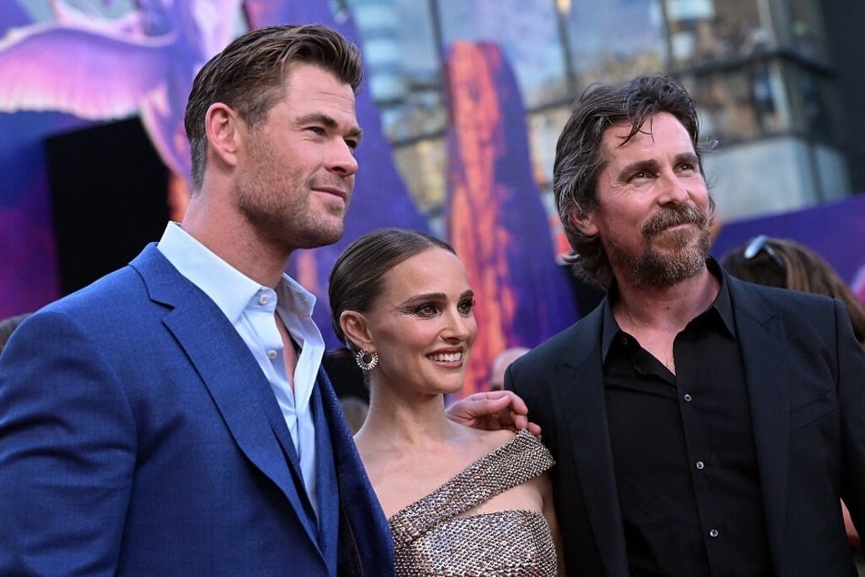 Chris Hemsworth, Natalie Portman and Christian Bale (l) are all smiles at the Thor: Love and Thunder World Premiere in Hollywood, California.