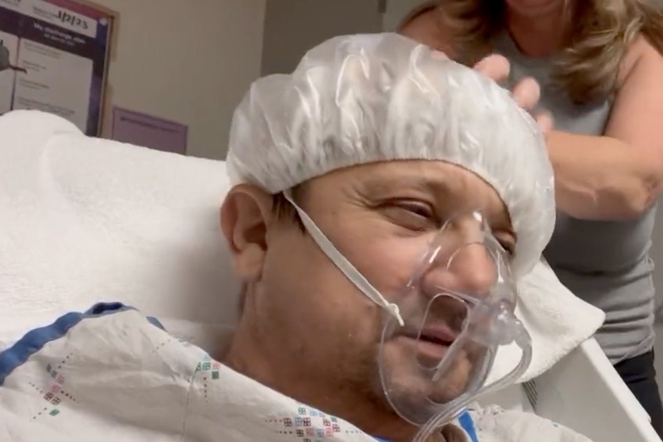 Jeremy Renner enjoys a relaxing head massage as his mom and sister help nurse him back to health.