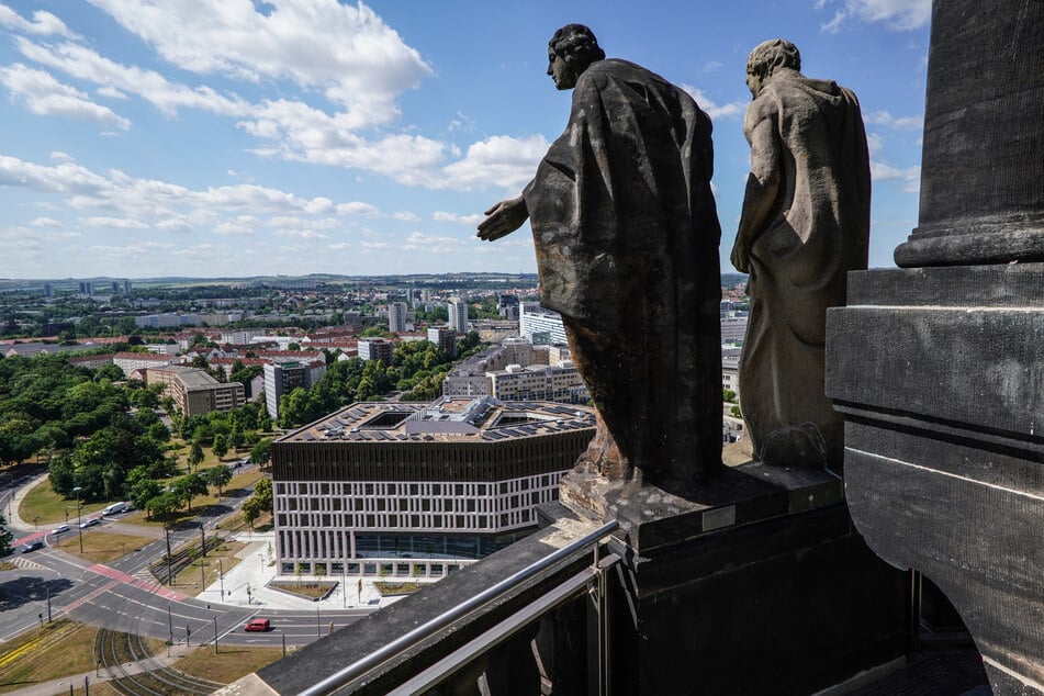 Blick vom Rathausturm aufs neue Stadtforum.