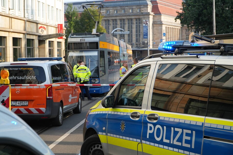 Die Frau wurde schwer verletzt in ein Krankenhaus gebracht.