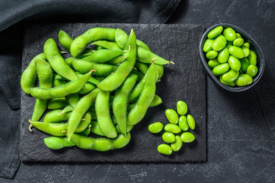 Neben verschiedenen Gemüsesorten eignet sich auch Fleisch als Zusatz zum Salat.