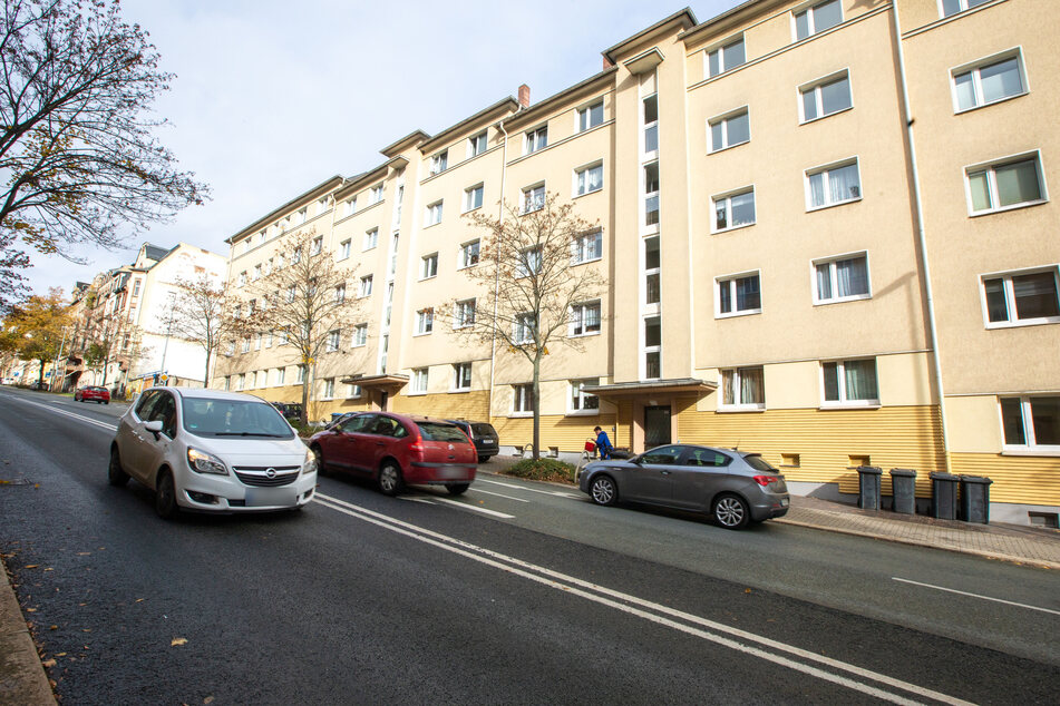 Doppelter Brandanschlag auf ein Wohnhaus in der Plauener Martin-Luther-Straße? Die Kripo ermittelt.