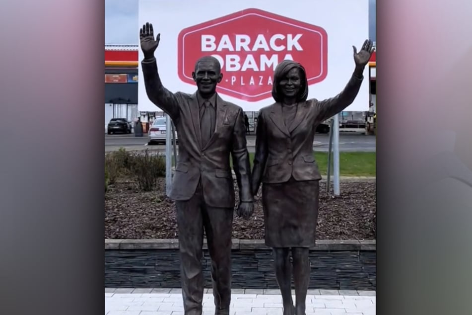 "Willkommen in Irland": So oder so ähnlich begrüßen die in Stein gemeißelten Obamas ihre Fans auf der Tankstelle.