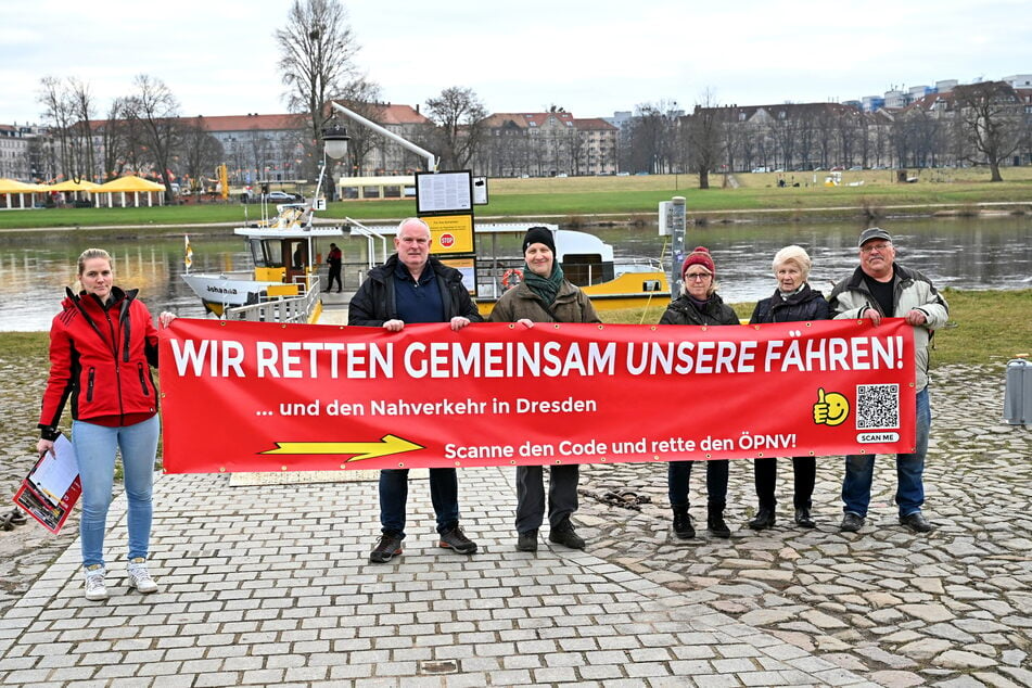 Die Bürger protestierten für den Erhalt der Johannstädter Elbfähre und des übrigen ÖPNV-Netzes in Dresden.