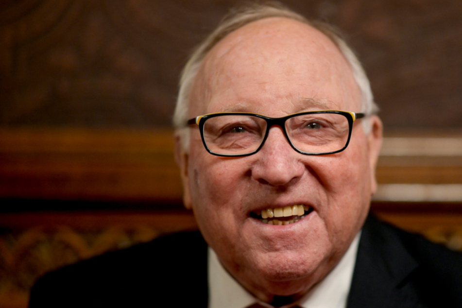 Uwe Seeler musste notoperiert werden. (Archivbild)