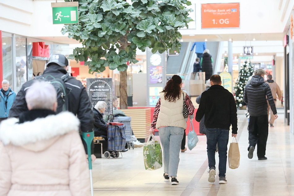 Bei den Pop-up-Modenschauen von 12 bis 18 Uhr präsentieren die Shops die neuesten Trends.