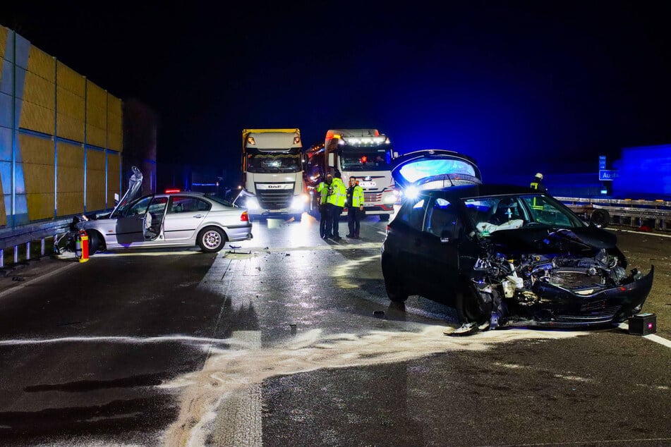 Die Autos haben alle einen Totalschaden erlitten.