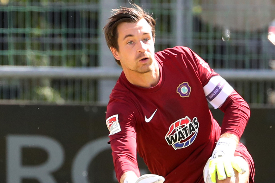 Seit vielen Jahren im Verein, vor Abstiegskampf schützt das nicht. Aues Torhüter und Kapitän Martin Männel (33).