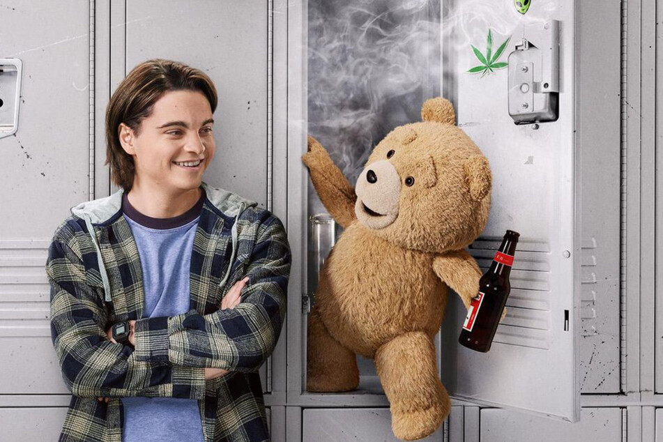 Der junge John Bennett (Max Burkholder, 26, "The Purge") macht mit Teddy "Ted" (r.) die Highschool unsicher.