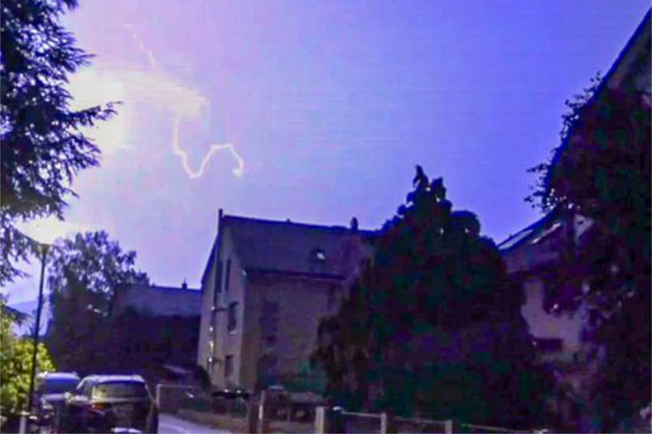 So sieht es aus, wenn ein Blitz aufgezeichnet wird. In Baden-Württemberg kam es in der Nacht auf Sonntag zu kräftigen Gewittern.