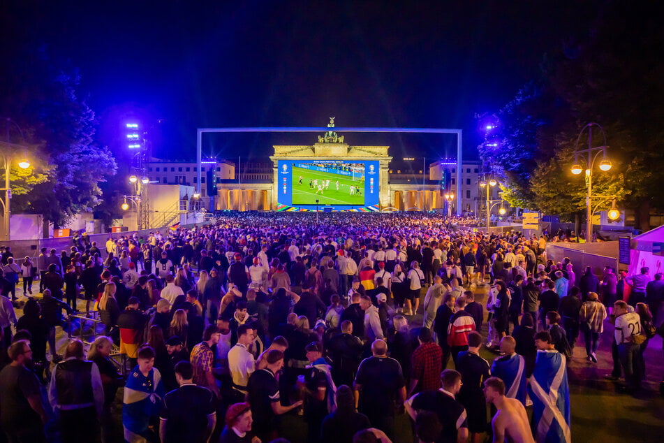 Am Brandenburger Tor war am Freitag einiges los.