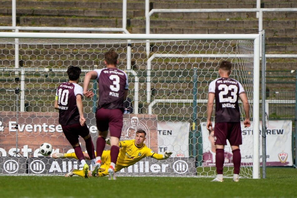 Das letzte Gegentor für Daniel Adamczyk (23) im Trikot des CFC. Rufat Dadashov traf in der Nachspielzeit für den BFC zum 2:2-Endstand.