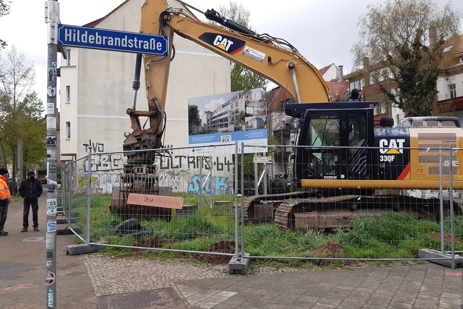 Nach einem vorübergehenden Baustopp darf nun doch gebaggert werden.