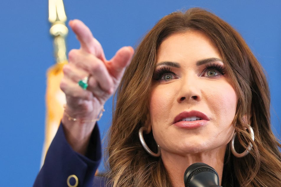 Kristi Noem slams CBS anchor for naming ICE agent who killed Renee Good: "Don't say his name!"