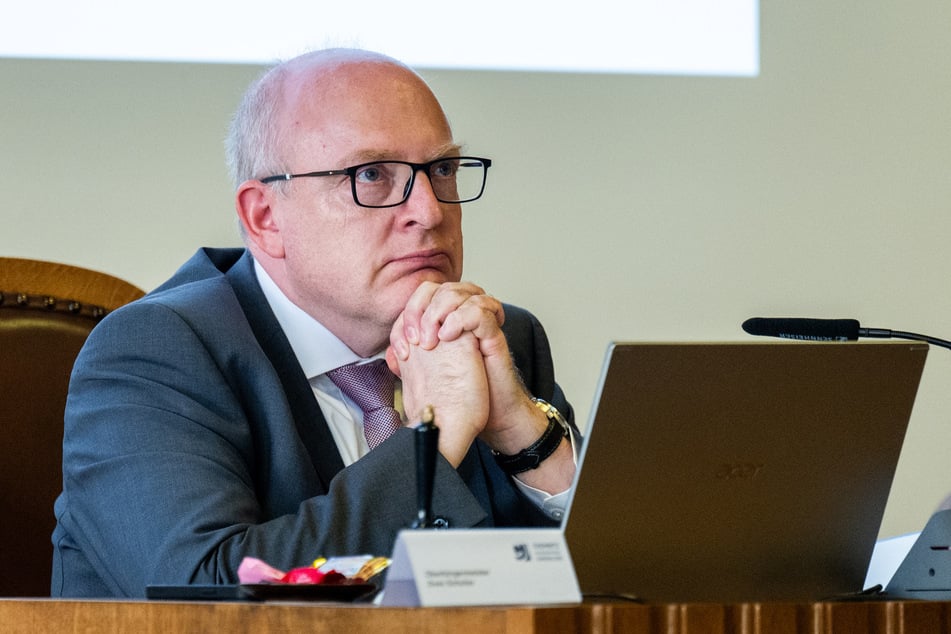 OB Sven Schulze (54, SPD): Für den Rathauschef dürfte es kein gemütlicher Nachmittag im Stadtrat werden.