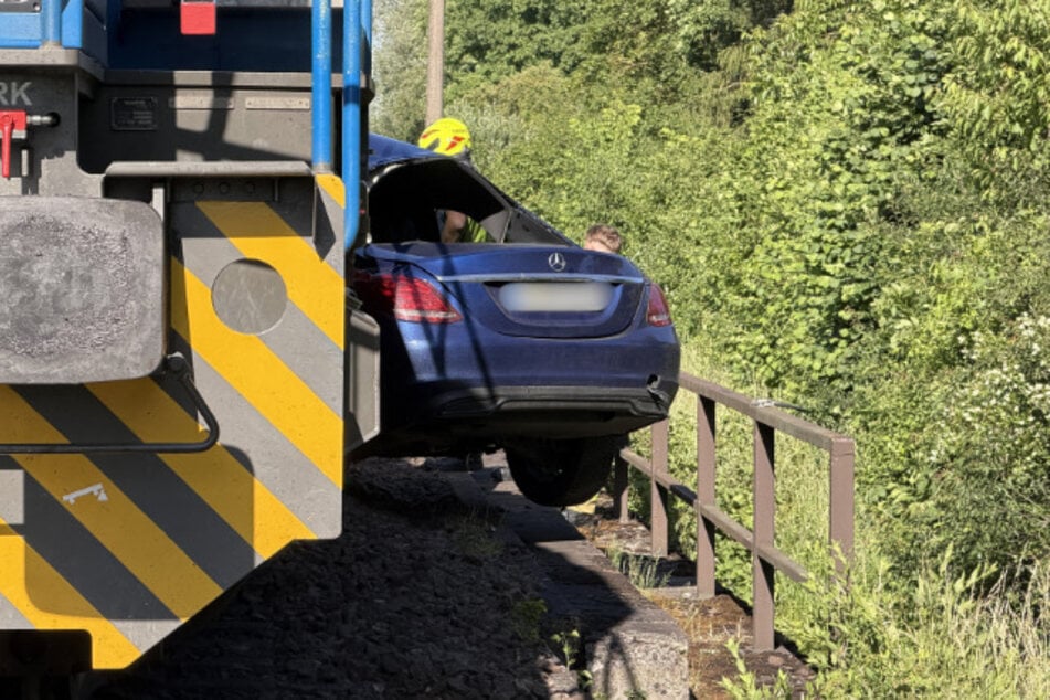 Das Auto wurde mehrere hundert Meter mitgeschleift.