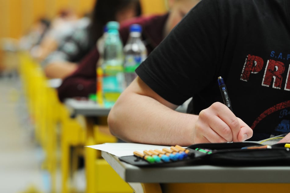 Bis zum 8. Mai zählt es in Hessen für viele Schülerinnen und Schüler noch. (Symbolbild)