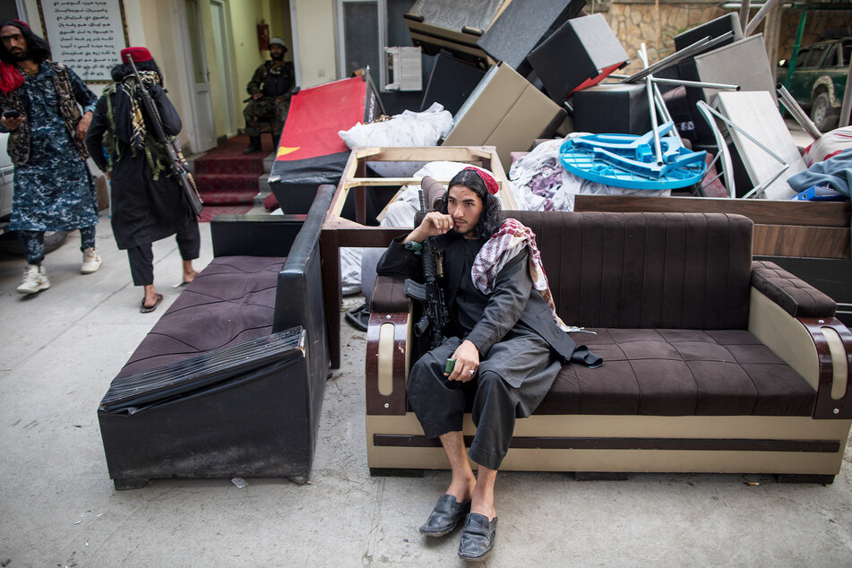 Vorerst bleiben die Taliban an der Macht. Sie können sich auf einem Sofa ausruhen.