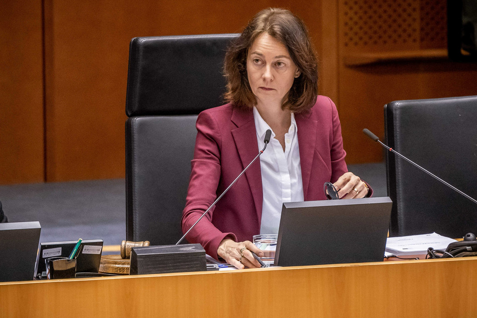 Katarina Barley (SPD) leitet as Vizepräsidentin des Europäischen Parlaments eine Sitzung.