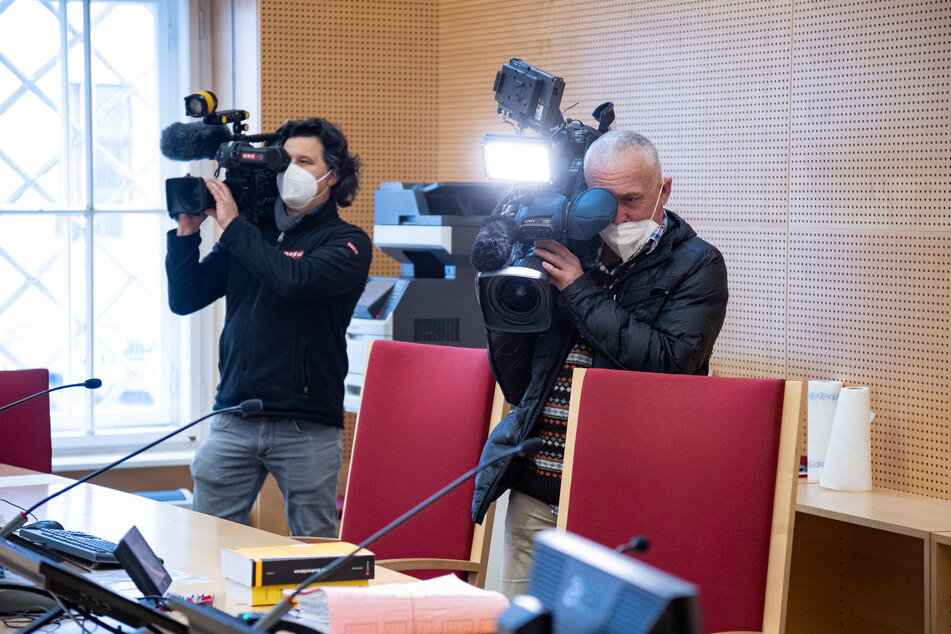 Zahlreiche Journalisten waren zu dem Prozess gegen den Welfenprinzen erschienen.