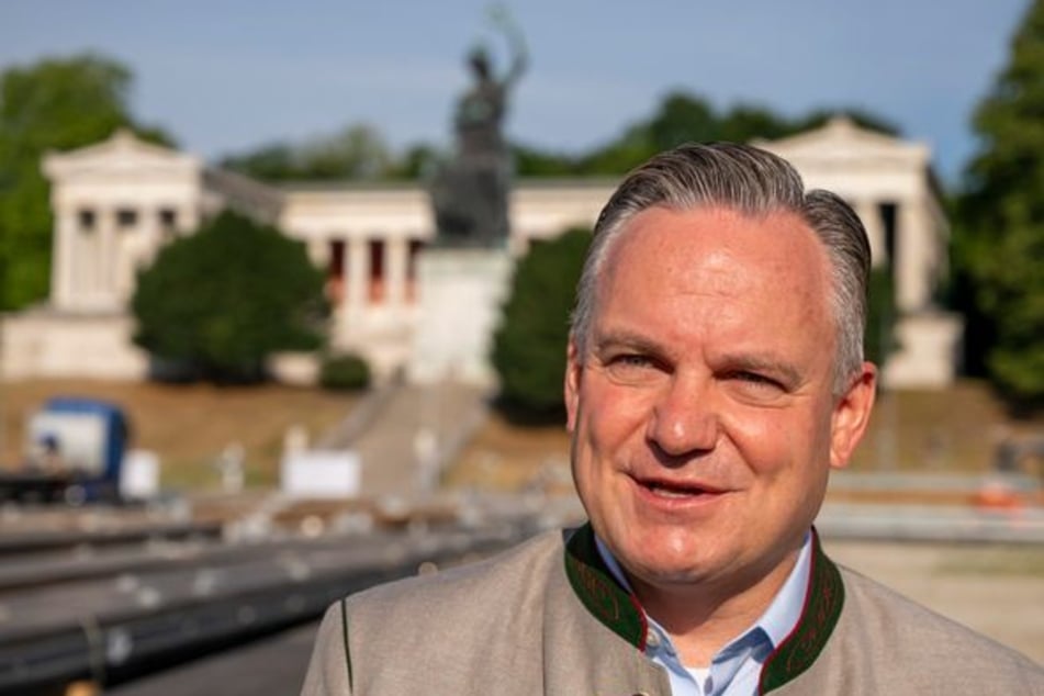 Wiesnchef Christian Scharpf (SPD) eröffnet die Baustelle auf der Theresienwiese.