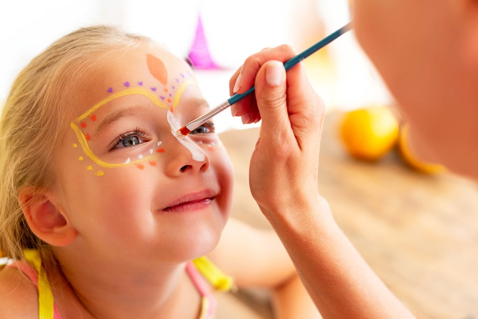 Am Freitag (6.9.) und Samstag (7.9.) verwandelt das beliebte Kinderschminken im Kontor Vegesack Kontor-Besucher in Fabelwesen und Lieblingstiere.