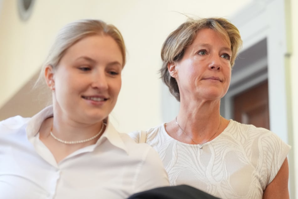 Paula Wlodarek (l.) ist die zweite Verteidigerin der Steakhouse-Erbin.