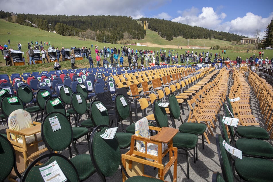 Aktion "Leere Stühle" in Oberwiesenthal.