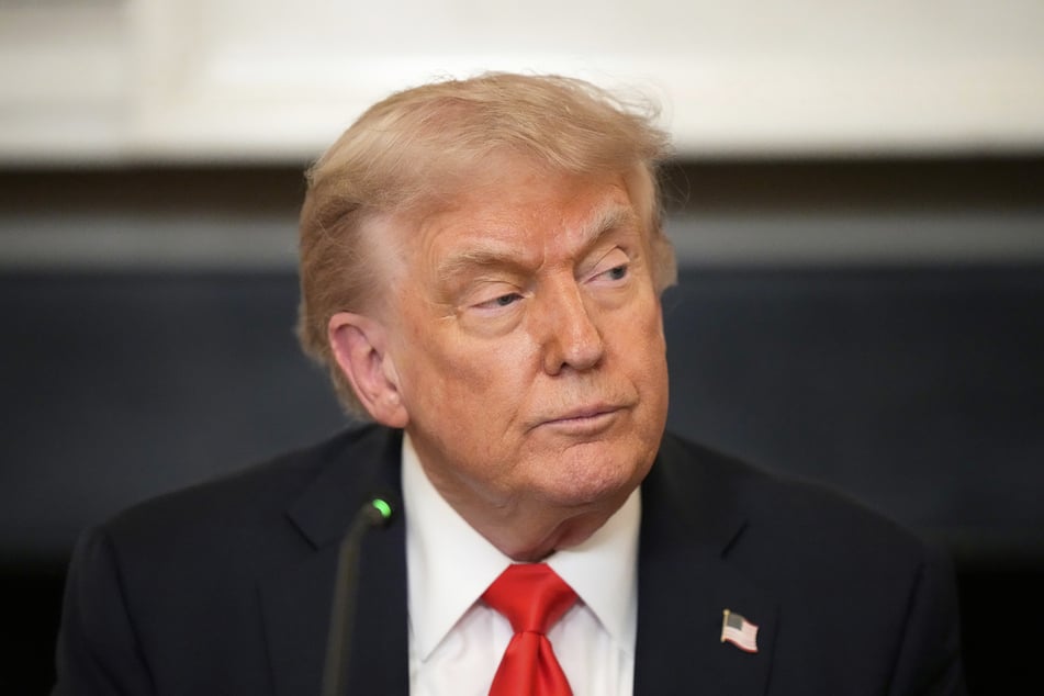 US-Präsident Donald Trump hat sich mit seinen Experten darüber beraten, wie sich die USA im andauernden Konflikt zwischen Israel und dem Iran verhalten werden.