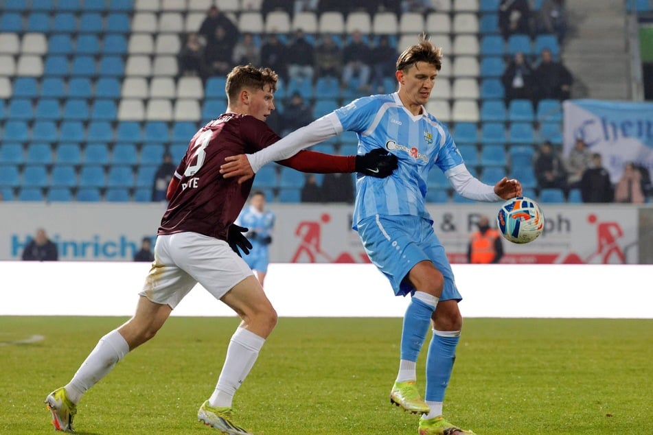 Felix Müller (28, r.) durfte gegen den BFC wieder von Beginn an ran, in Zwickau saß er nur auf der Bank.