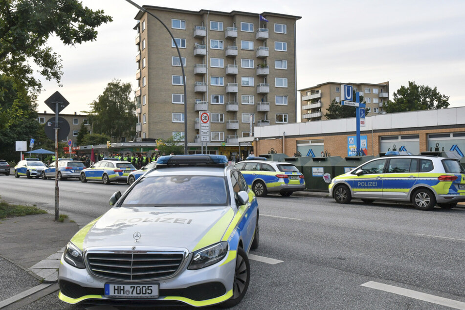Die Polizei war mit einem Großaufgebot in Hamburg-Billstedt im Einsatz.