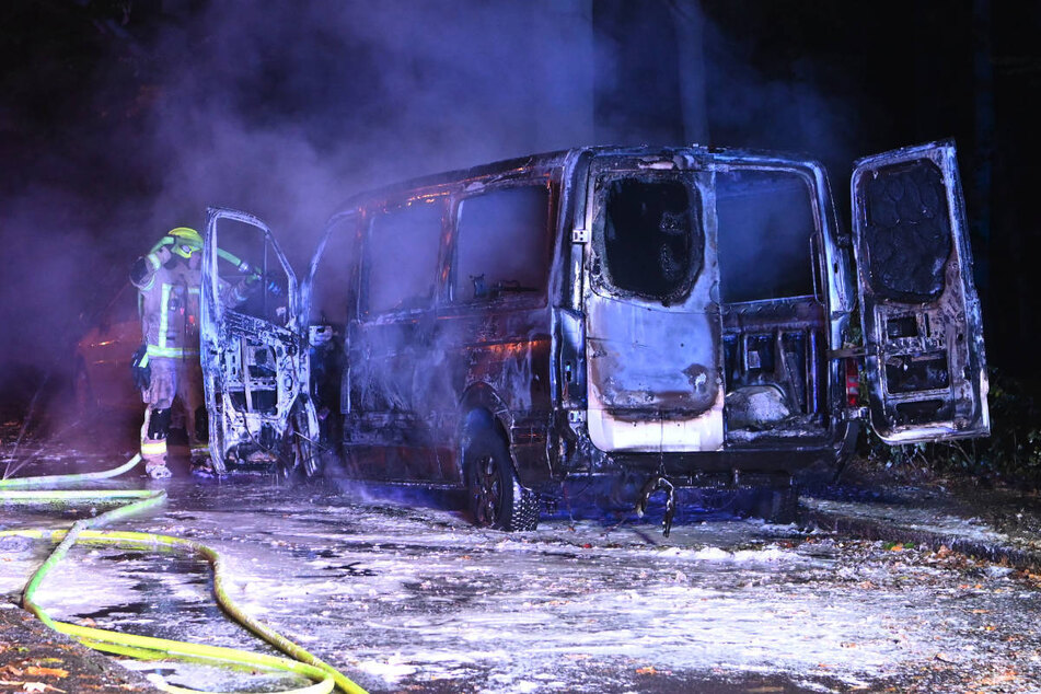 Im Ortsteil Wedding ist in der Nacht zu Donnerstag ein Transporter vollständig ausgebrannt.