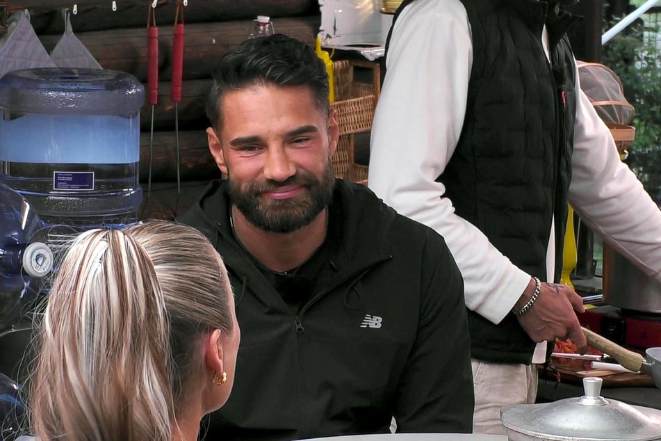 Aleks kommt im Nachhinein zu der Erkenntnis, dass sie möglicherweise "theoretisches Interesse hat, mich kennenzulernen".