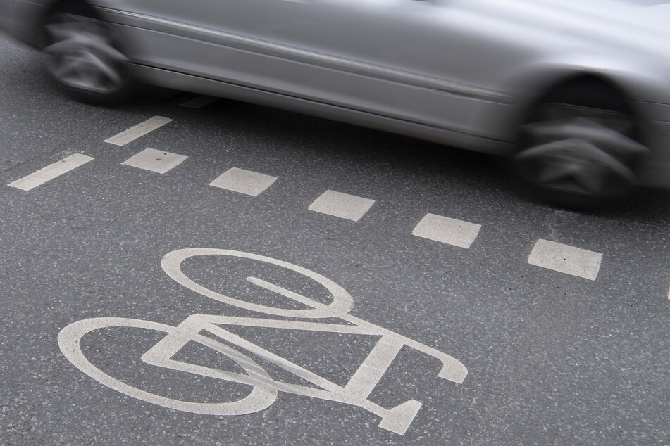 Beim Abbiegen kam es zu dem tödlichen Unfall. (Symbolbild)