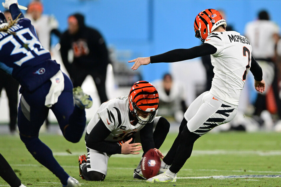Bengals kicker Evan McPherson (r.) kicks a game-winning 52-yard field goal against the Tennessee Titans.