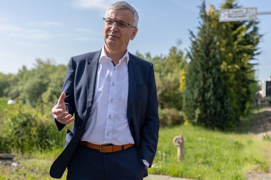 Rolf Keil (67, CDU) ist für eine Wahlperiode als Landrat im Vogtland tätig.