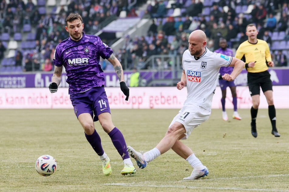 Das Spiel gegen Ulm dürfte der letzte Auftritt von Boris Tashchy (32, l.) im Veilchen-Trikot gewesen sein.