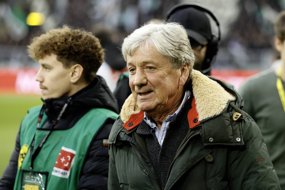Der 17-malige Nationalspieler Frank Mill (66) befindet sich in einem kritischen gesundheitlichen Zustand.