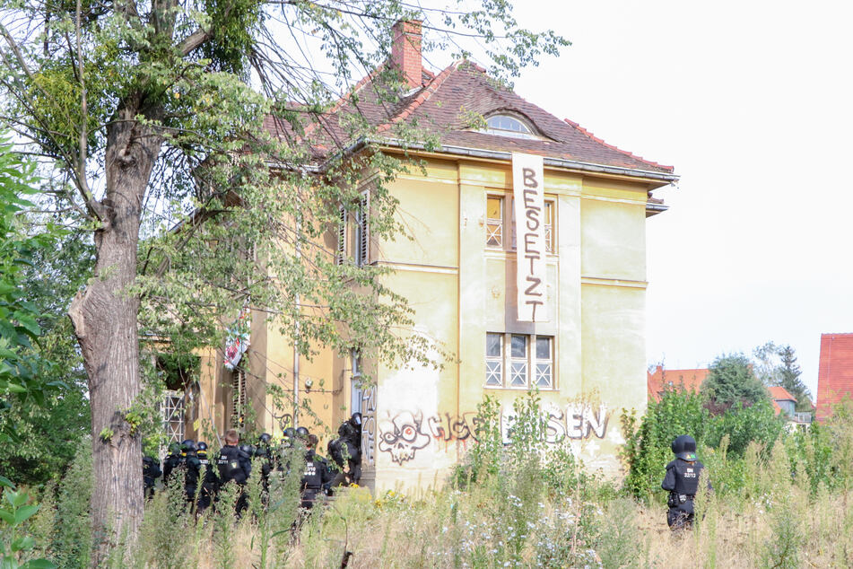 Randalierten Hausbesetzer in der Basteiplatz-Villa? Schwere Vorwürfe der Aktivisten