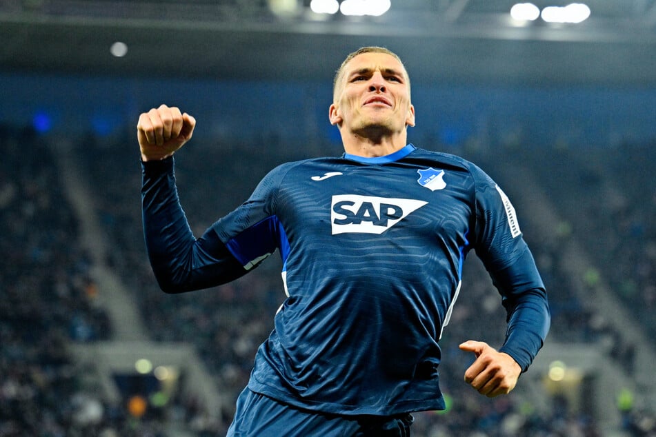 Nachdem er nahezu die gesamte vergangene Saison wegen eines Kreuzbandrisses verpasst hat, startet Hoffenheim Grischa Prömel (31) jetzt wieder voll durch.