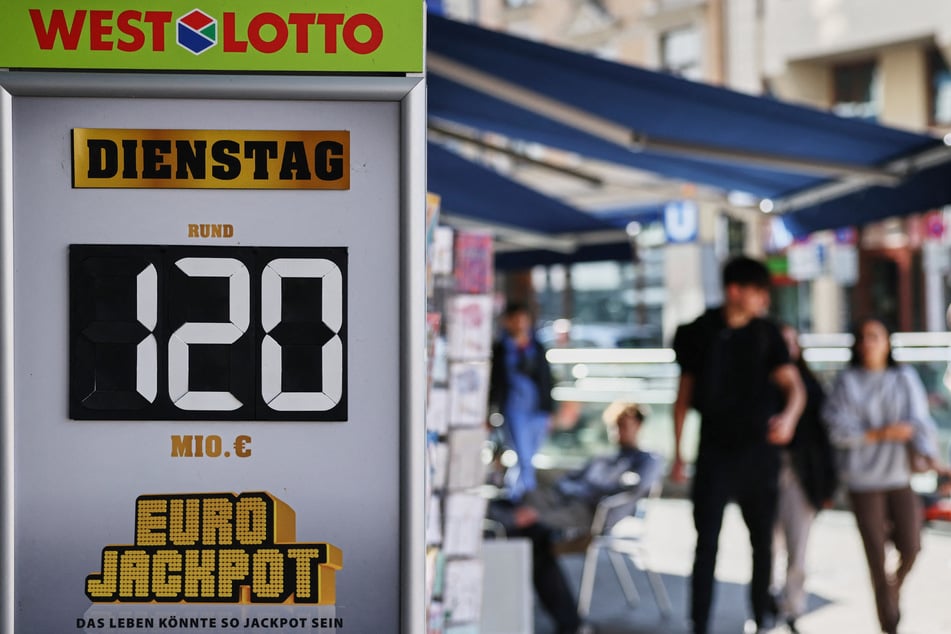 Es gibt keinen Eurojackpot-Teilnehmer, der die Gewinnzahlen und die beiden Eurozahlen richtig angekreuzt hat.
