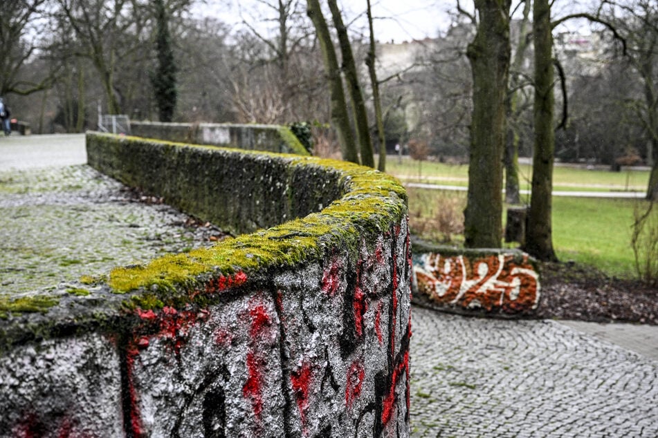 Berlin: 44-Jähriger trifft sich mit Mann in der Hasenheide: Kurz darauf schwebt er in Lebensgefahr
