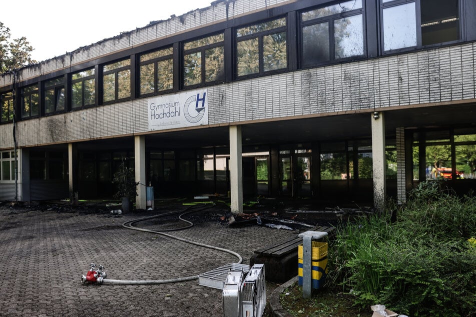 Das Schulgelände wurde bei dem Brand so stark beschädigt, dass ein Wiederaufbau nicht möglich ist.