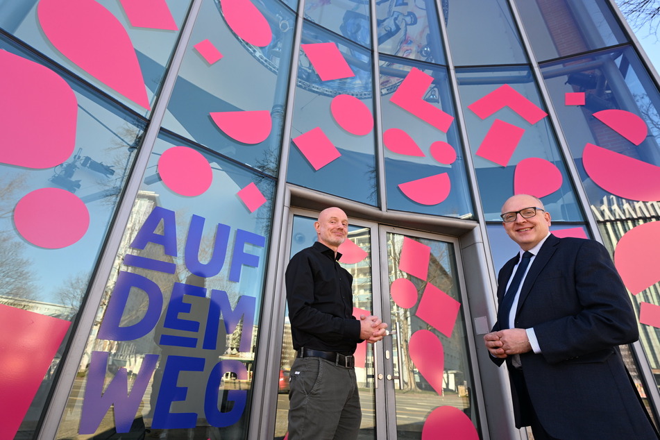 Stefan Schmidtke (55, l.), Geschäftsführer der Kulturhauptstadt GmbH, und OB Sven Schulze (51, SPD) geben den Weg bis 2025 vor.