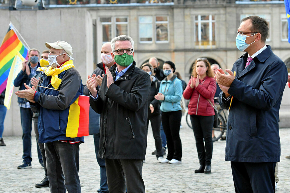 Former Federal Minister of the Interior, Thomas de Maizière (66, green mask) spoke about the old market.